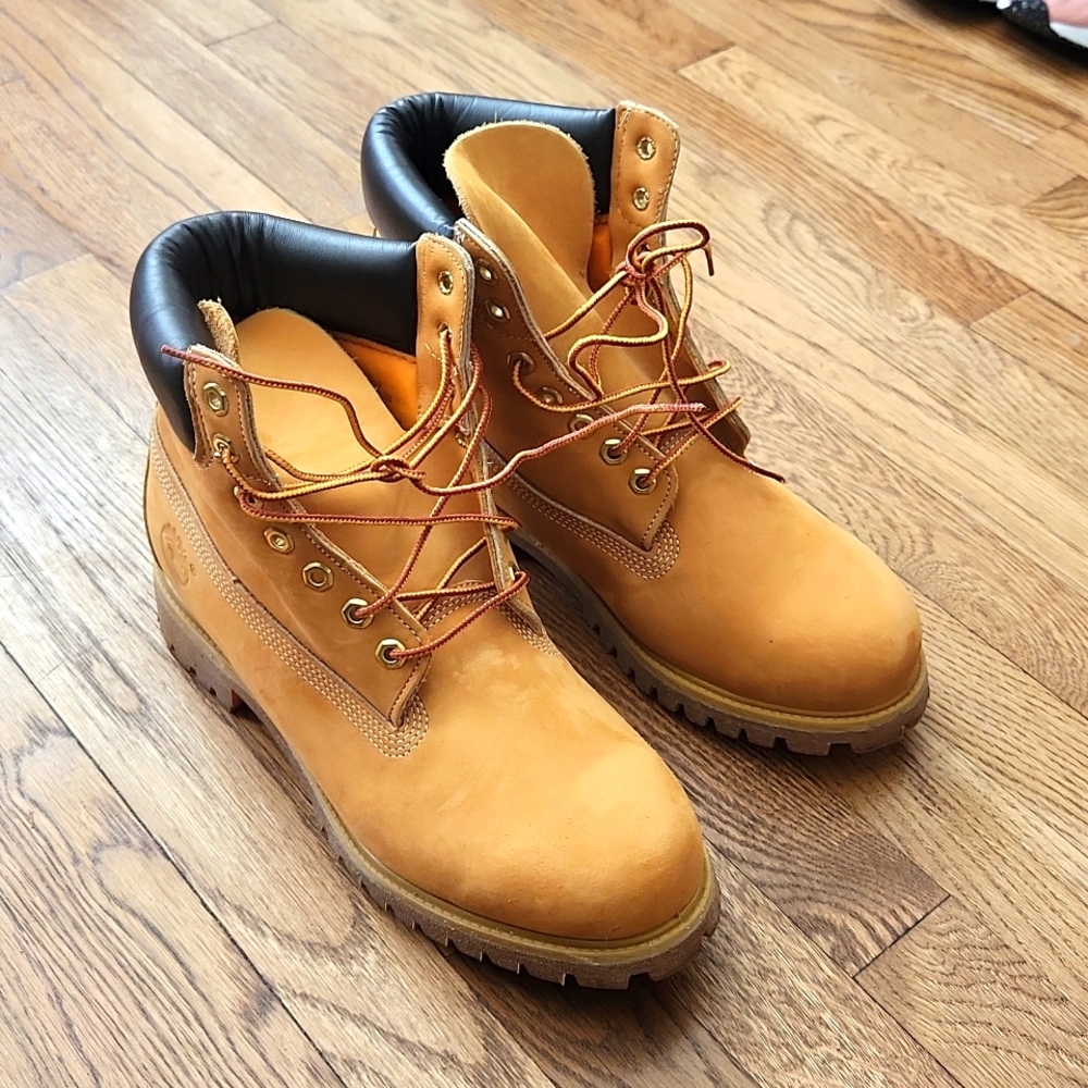 Mens Timberland 6" Wheat Nubuck Boots. 9.5 wide